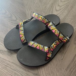 Teva Universal Slides